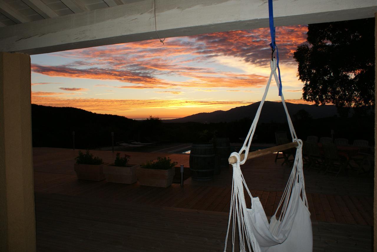 มา ลา มาร์เชต Bed & Breakfast เซเรต์ ภายนอก รูปภาพ