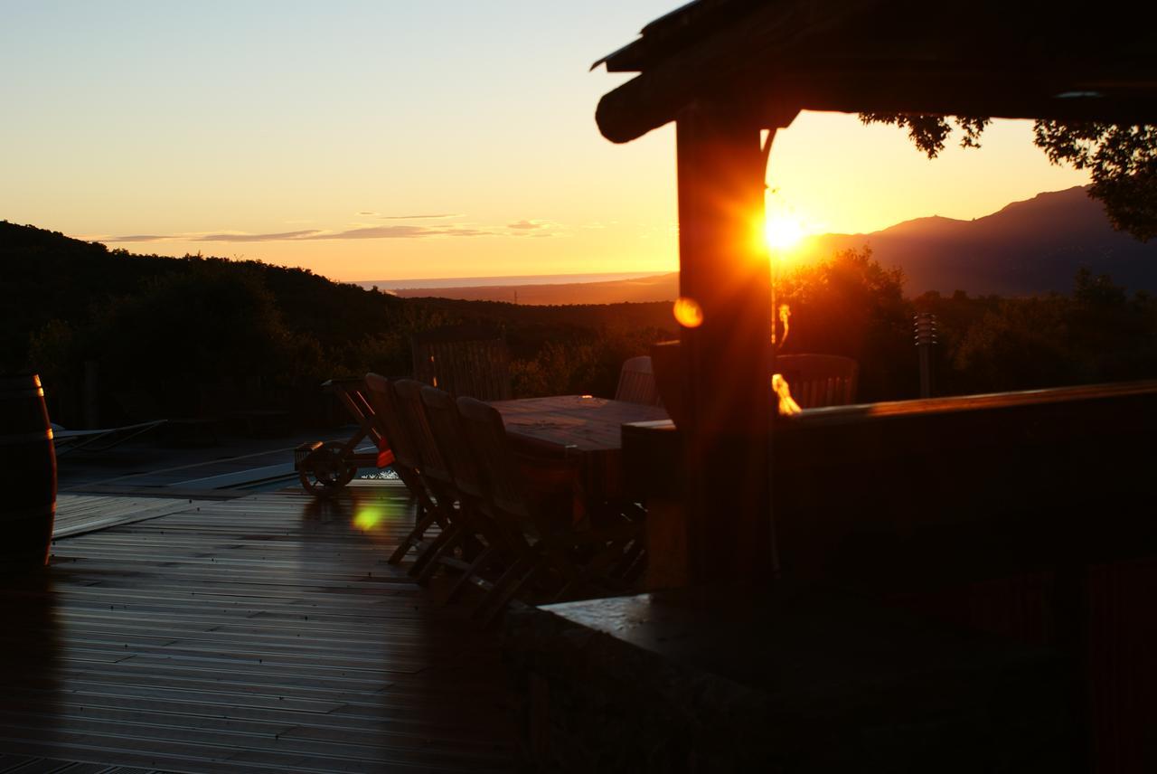 มา ลา มาร์เชต Bed & Breakfast เซเรต์ ภายนอก รูปภาพ